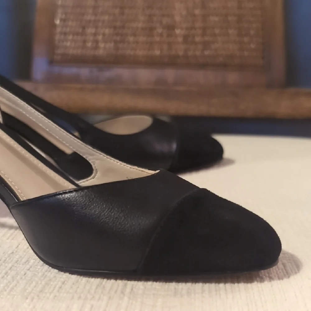 Marc Fisher Elegant Black Slingback Heels - Picture 6 of 6